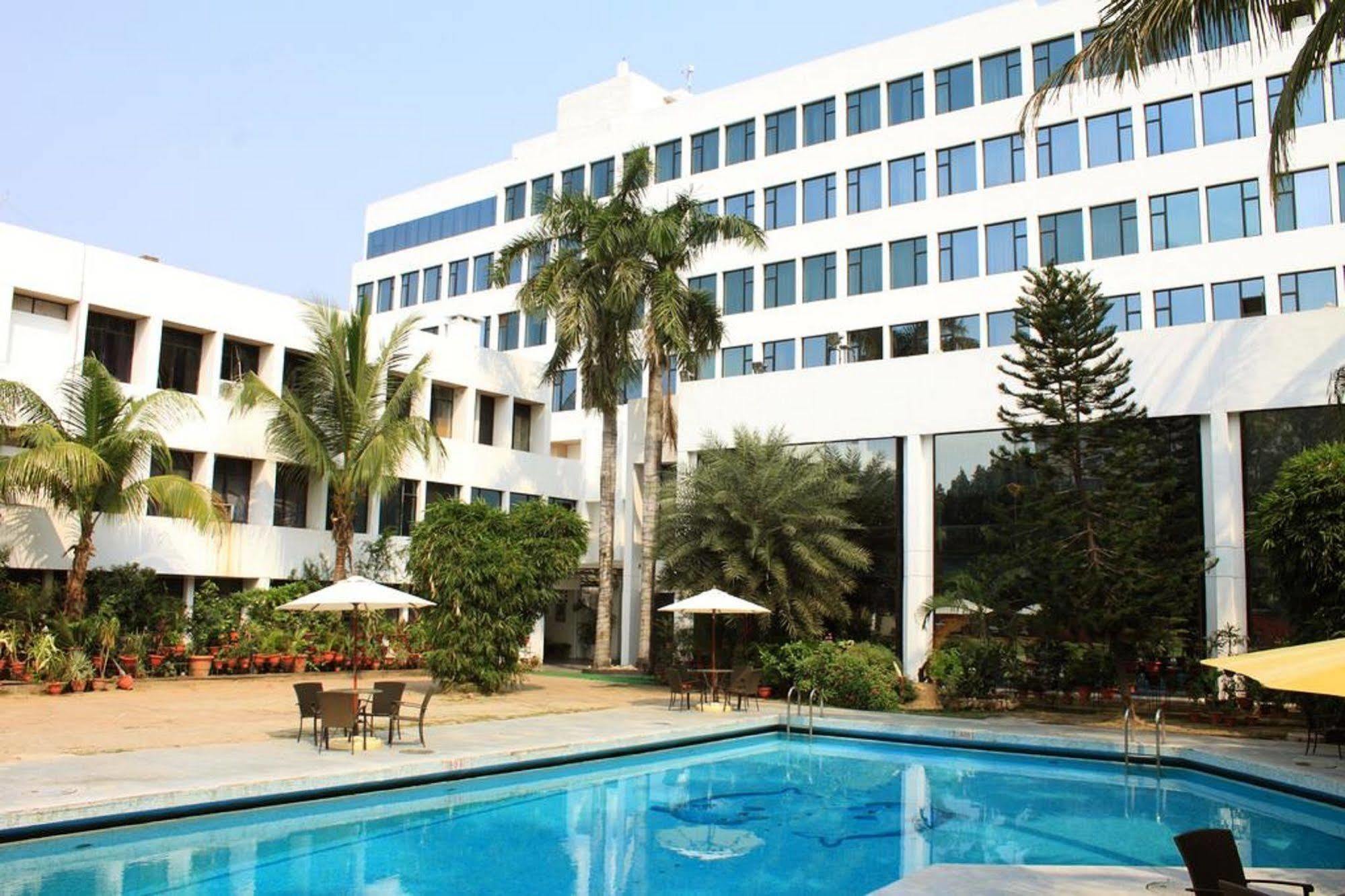 เมอร์รา ปัทนา โฮเต็ล Hotel ปัฏนา ภายนอก รูปภาพ