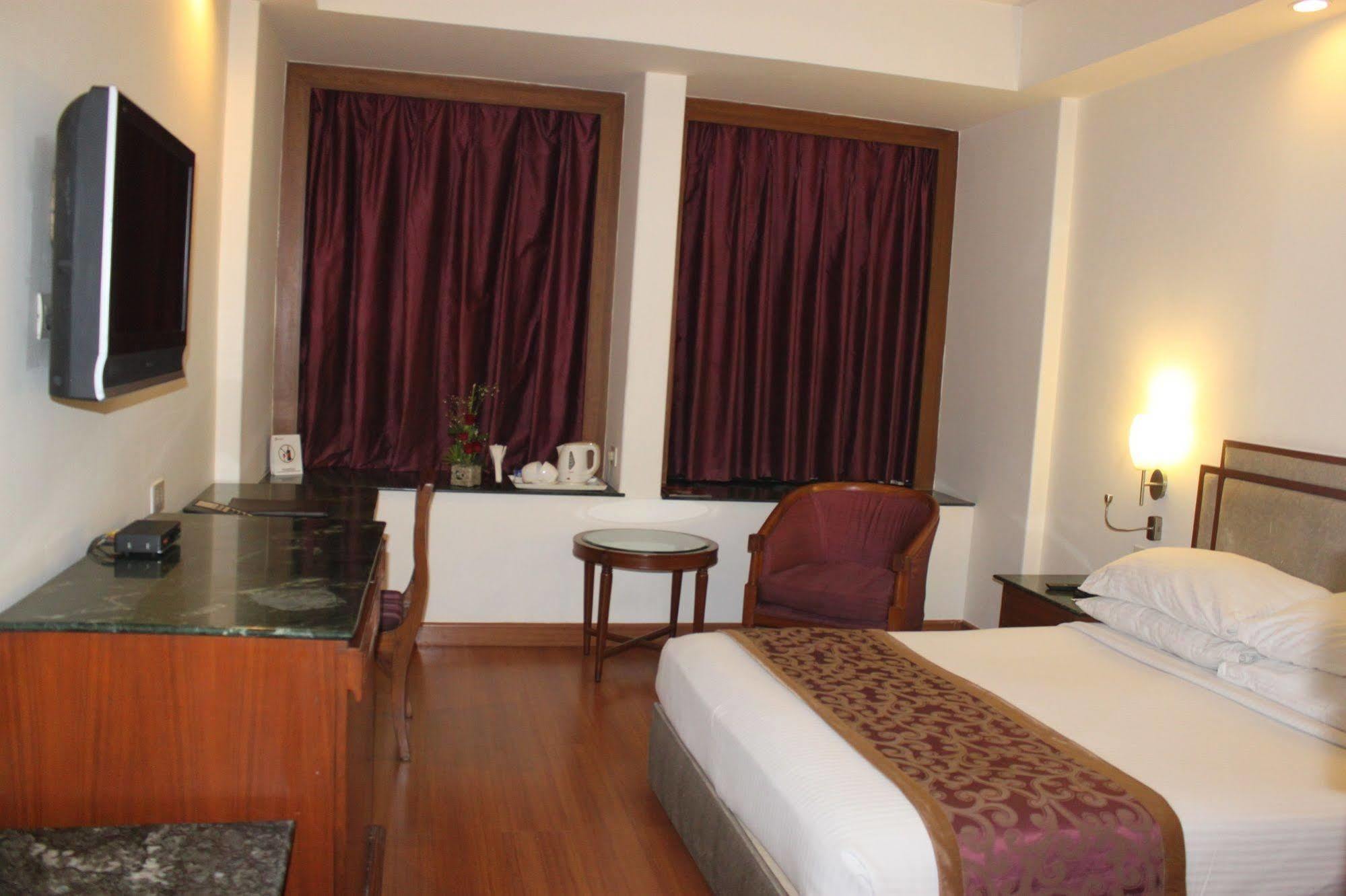 เมอร์รา ปัทนา โฮเต็ล Hotel ปัฏนา ภายนอก รูปภาพ